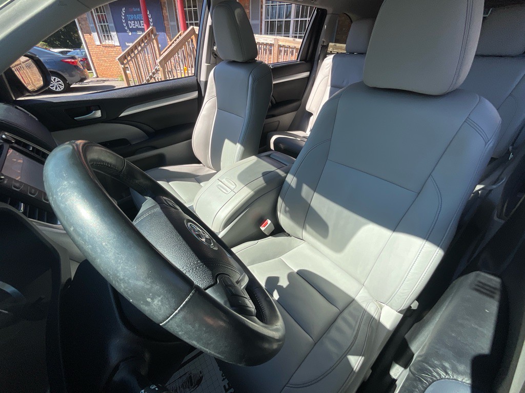 2016 Toyota Highlander Image 16