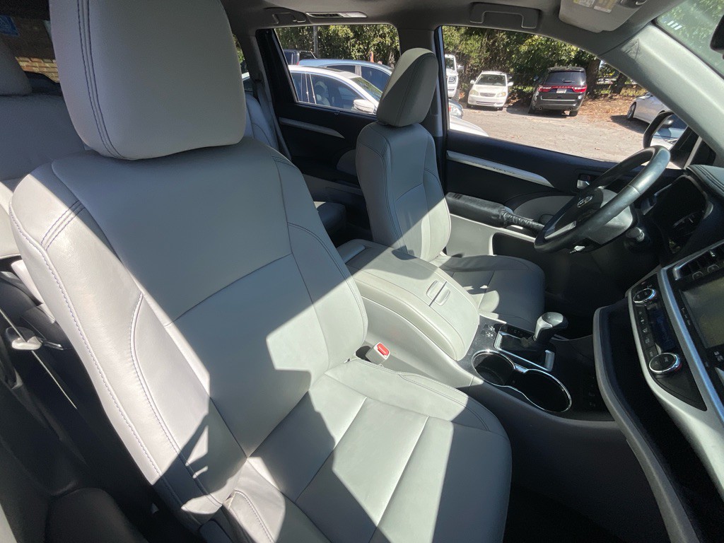 2016 Toyota Highlander Image 19