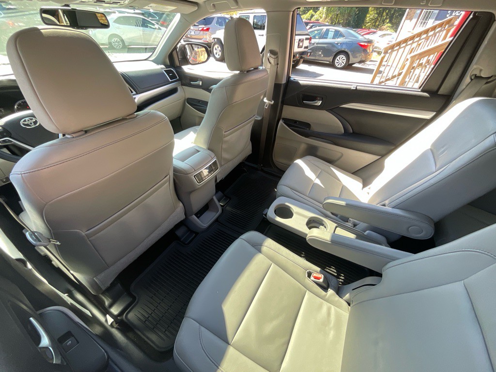 2016 Toyota Highlander Image 29