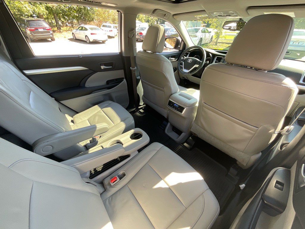 2016 Toyota Highlander Image 32