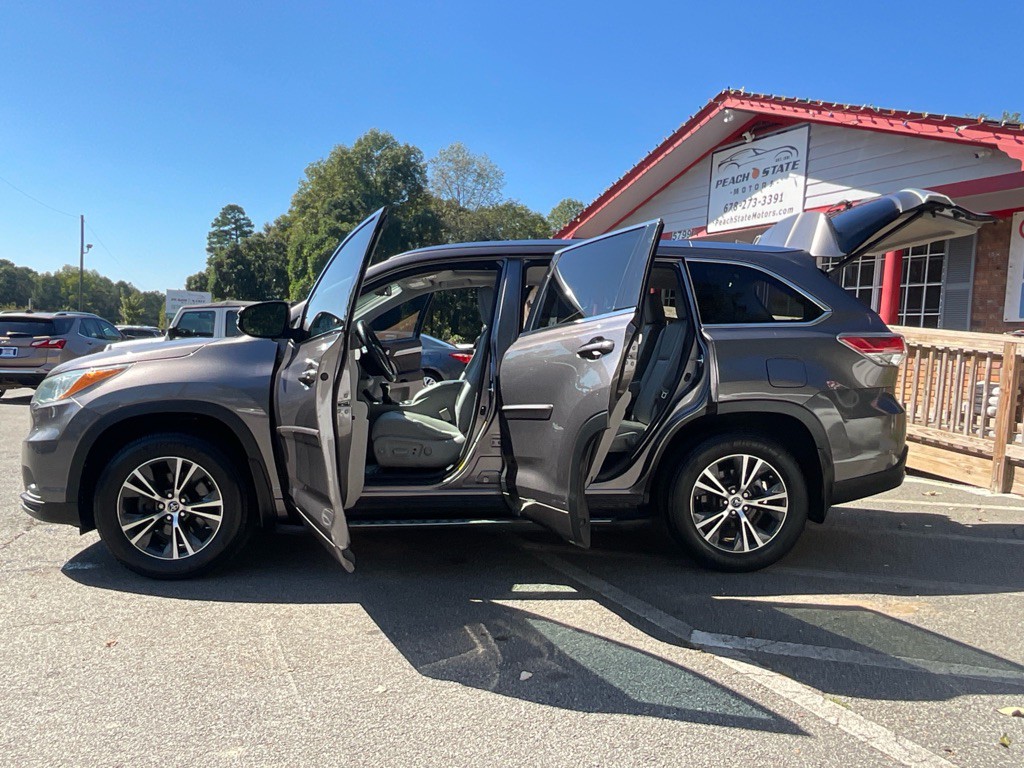 2016 Toyota Highlander Image 36