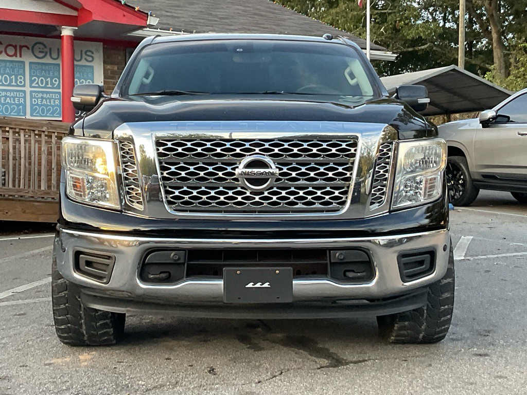 2018 Nissan Titan Image 2
