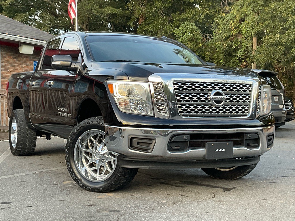 2018 Nissan Titan Image 3