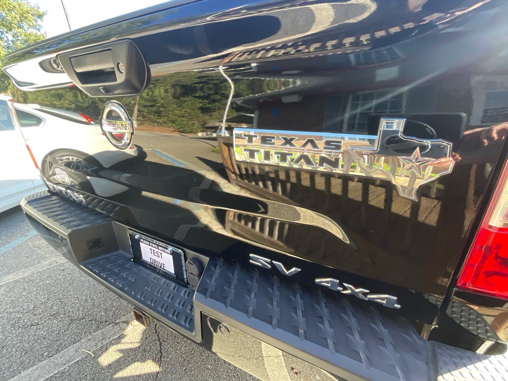 2018 Nissan Titan Image 10