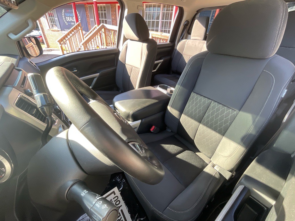 2018 Nissan Titan Image 15