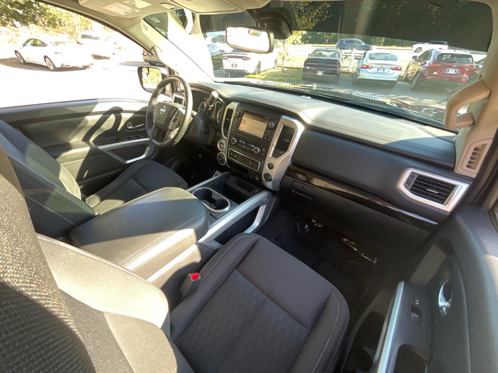 2018 Nissan Titan Image 17