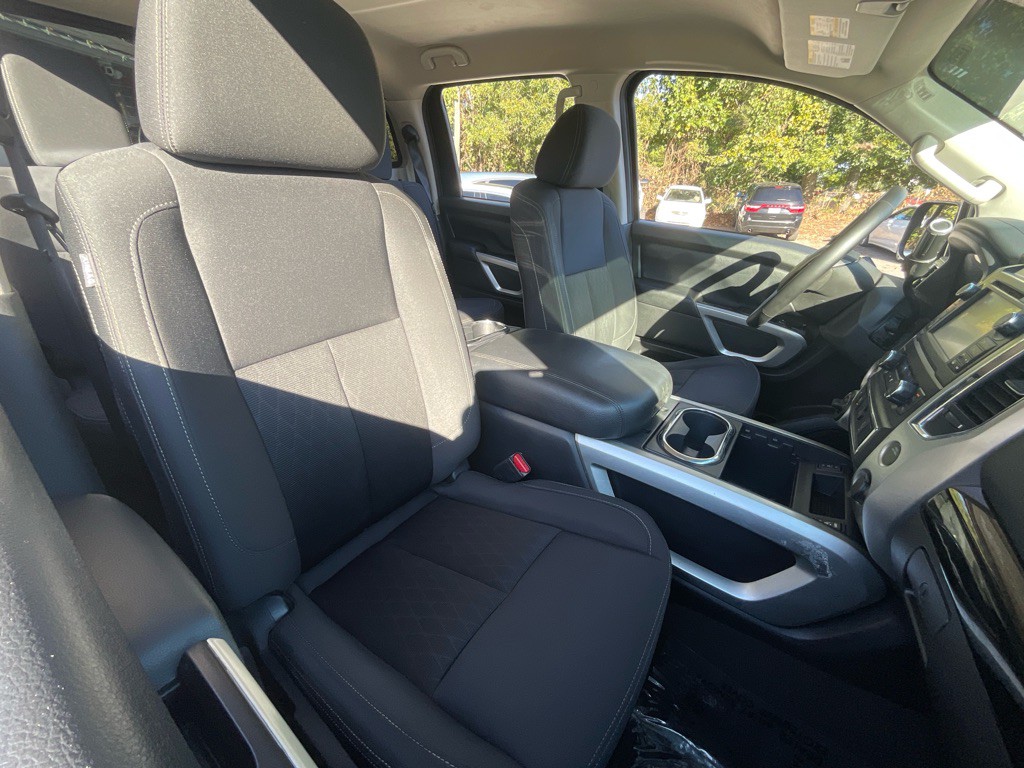 2018 Nissan Titan Image 18