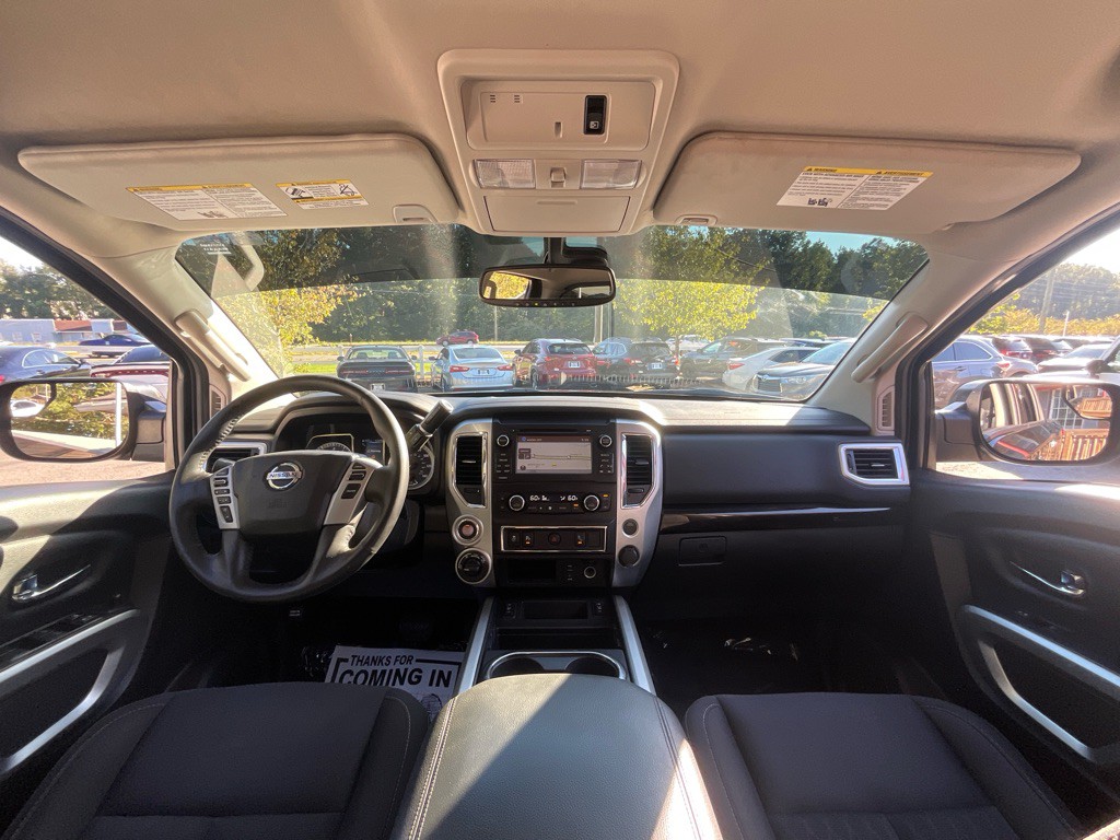 2018 Nissan Titan Image 19
