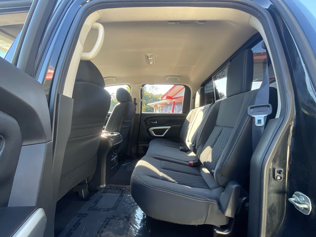 2018 Nissan Titan Image 26