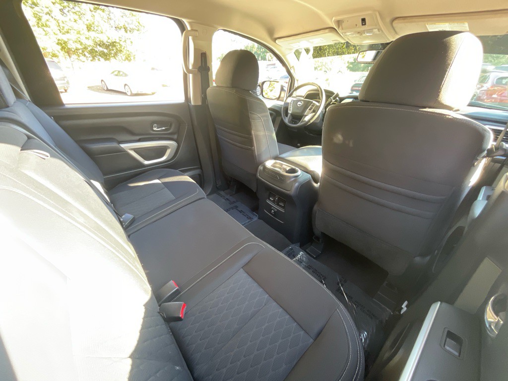 2018 Nissan Titan Image 30