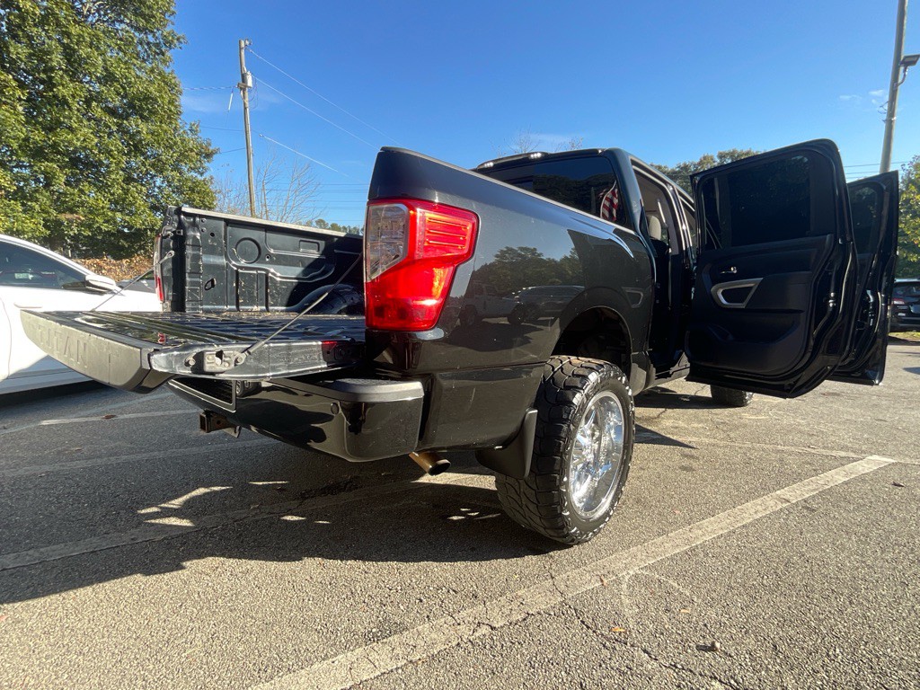 2018 Nissan Titan Image 33