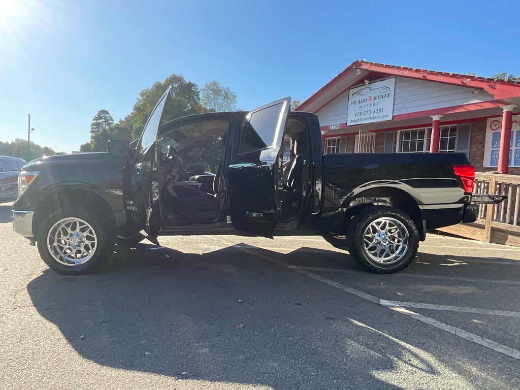 2018 Nissan Titan Image 34