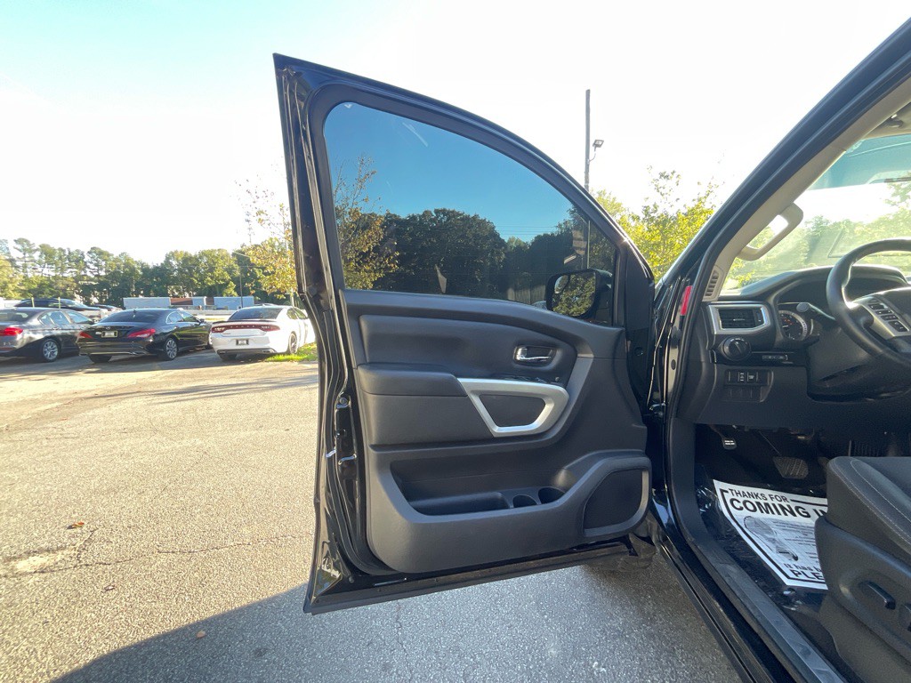 2018 Nissan Titan Image 36