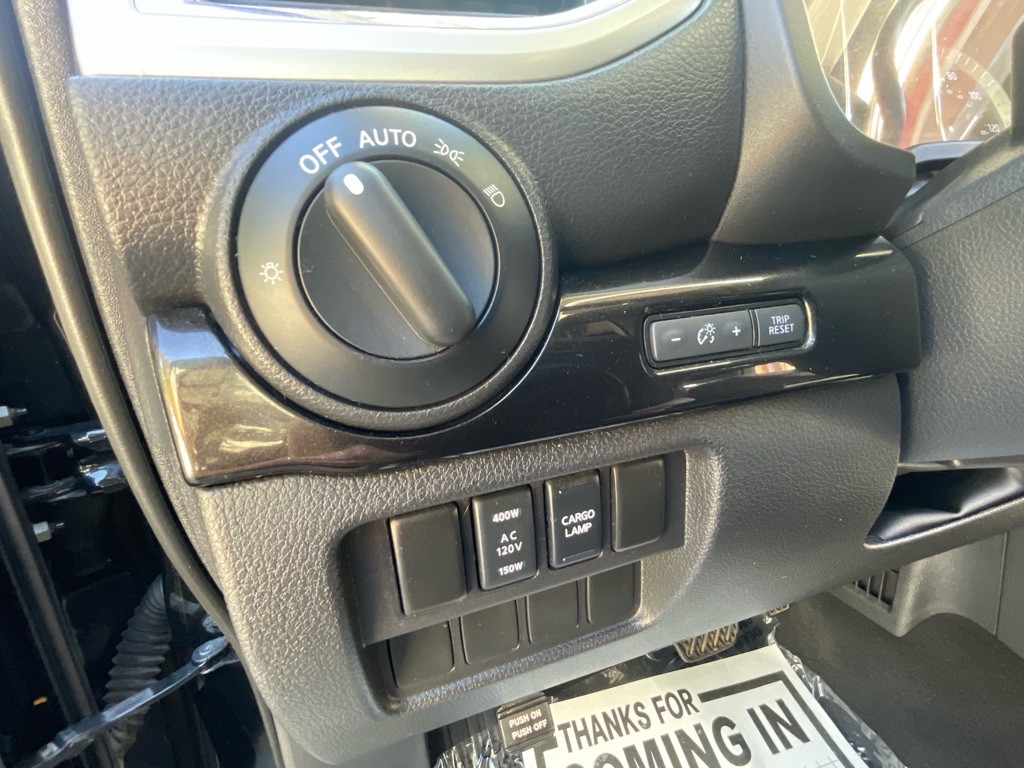 2018 Nissan Titan Image 38
