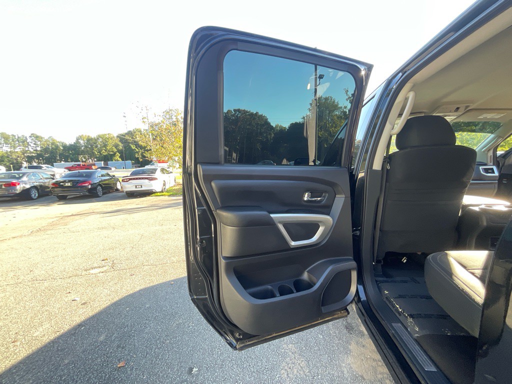 2018 Nissan Titan Image 39