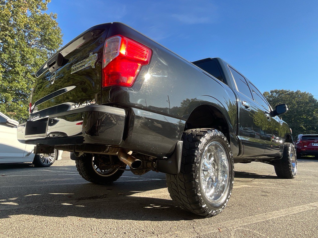 2018 Nissan Titan Image 43