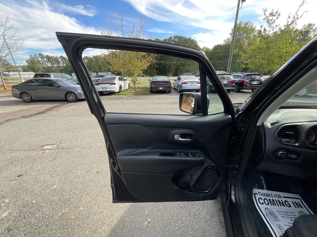 2017 Jeep Renegade Image 37
