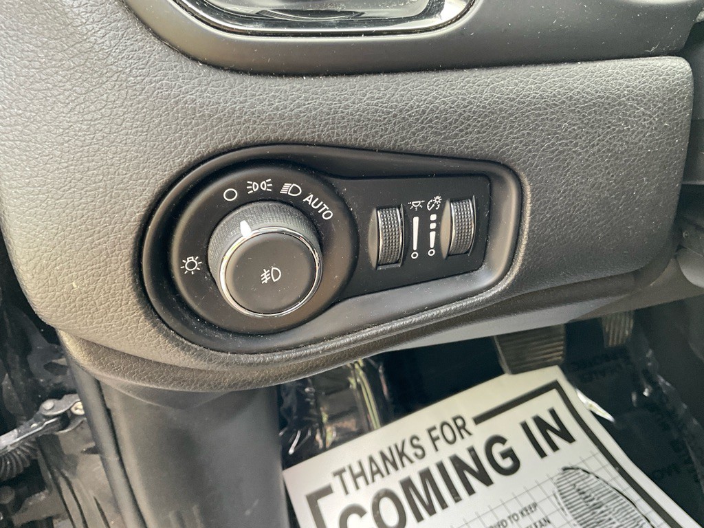2017 Jeep Renegade Image 39