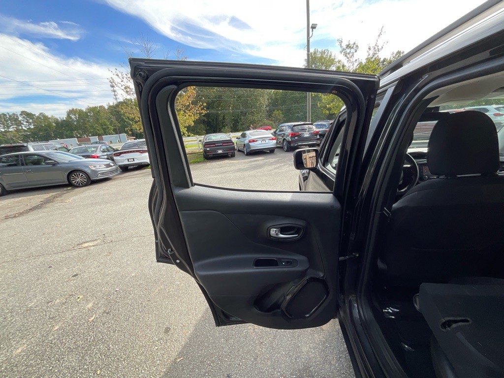 2017 Jeep Renegade Image 40