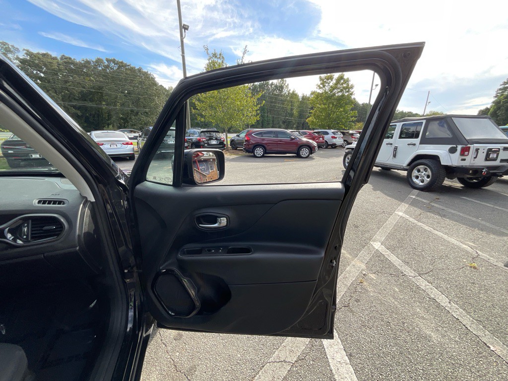 2017 Jeep Renegade Image 41