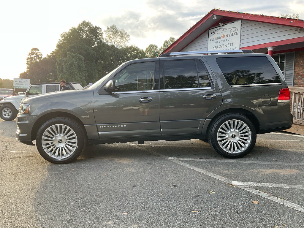 2015 Lincoln Navigator Image 8