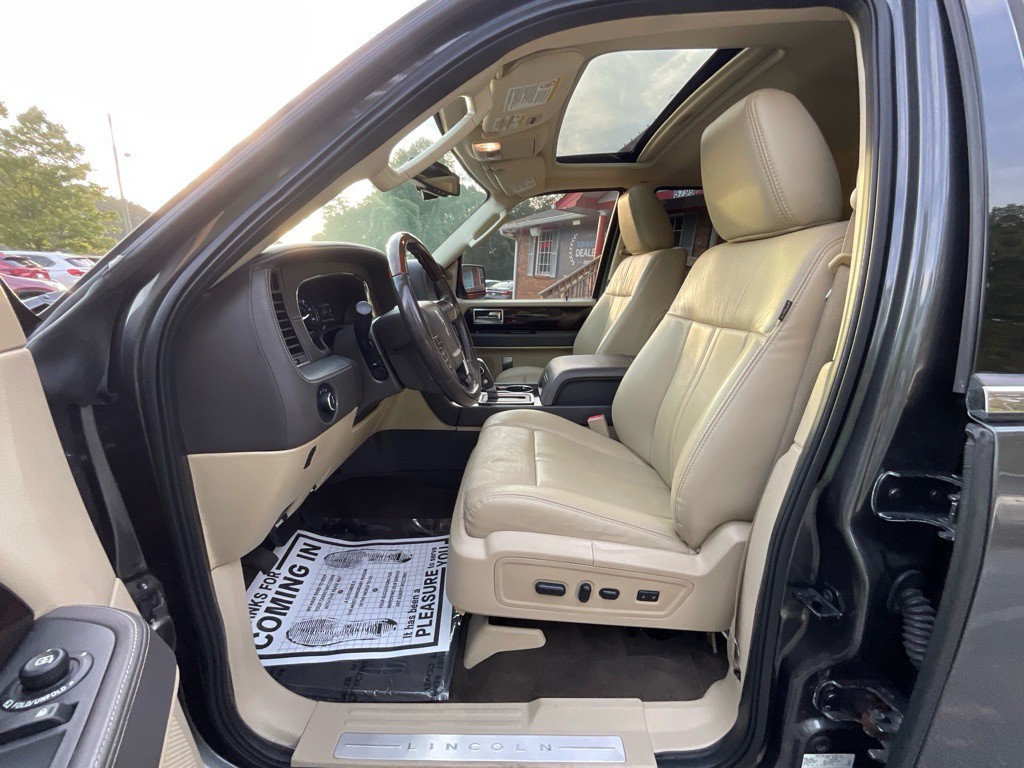 2015 Lincoln Navigator Image 15