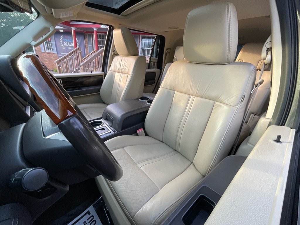 2015 Lincoln Navigator Image 17