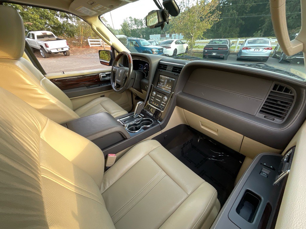 2015 Lincoln Navigator Image 19