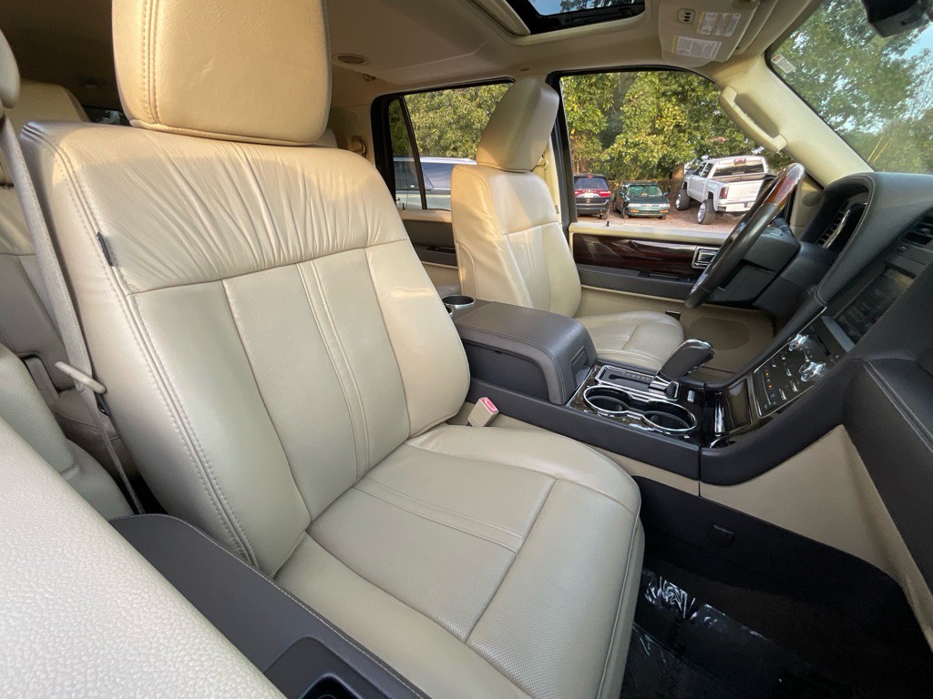 2015 Lincoln Navigator Image 20