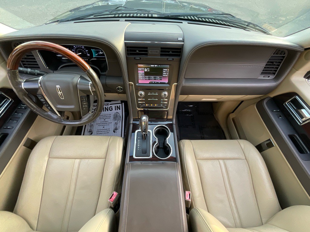 2015 Lincoln Navigator Image 22