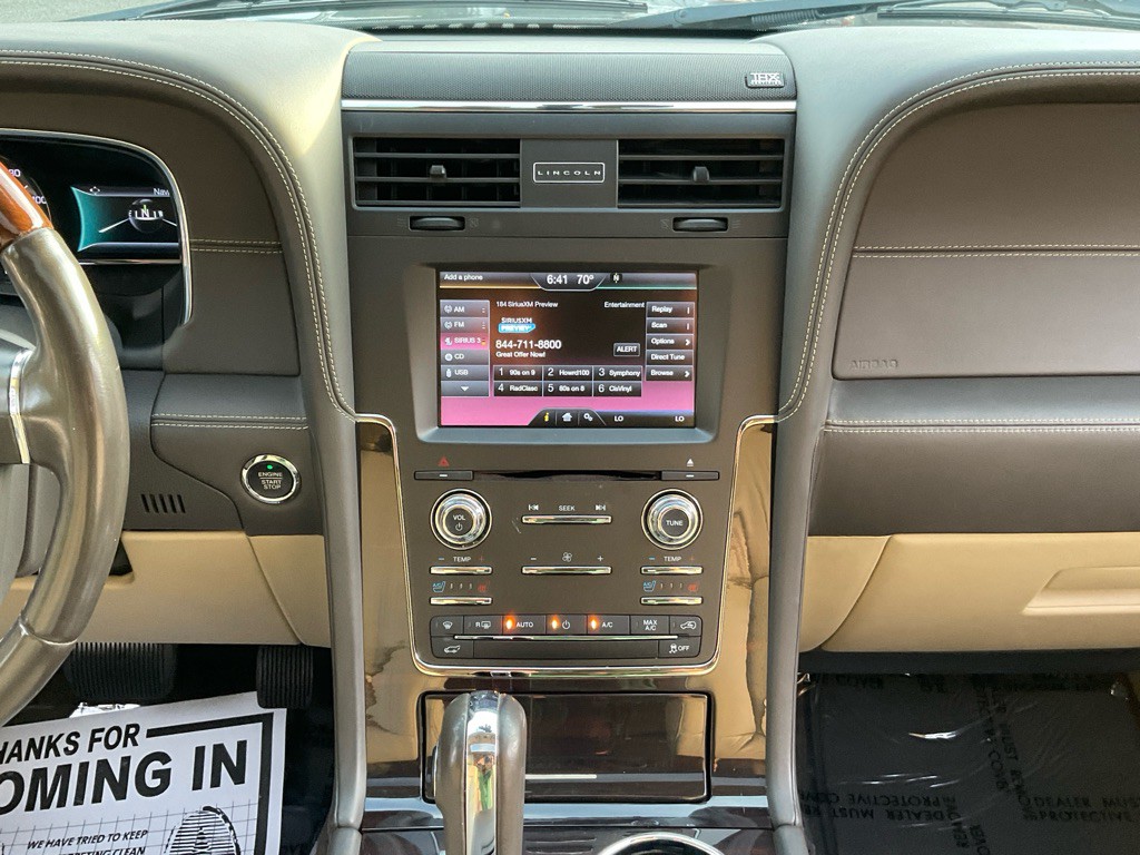 2015 Lincoln Navigator Image 23