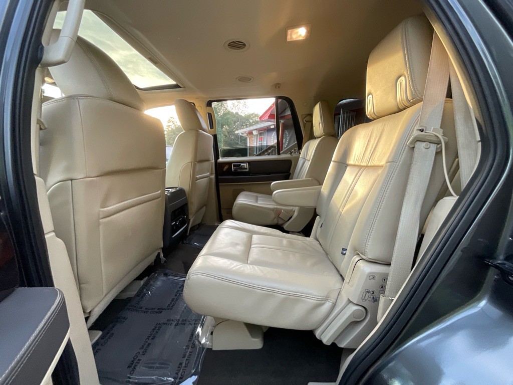 2015 Lincoln Navigator Image 30