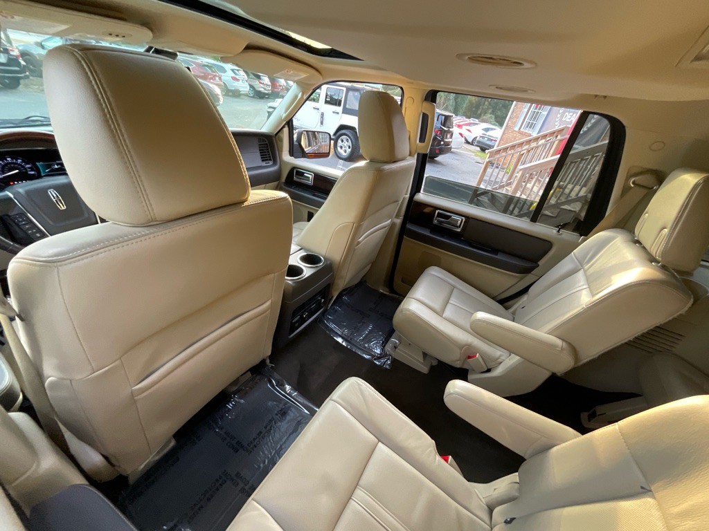 2015 Lincoln Navigator Image 31