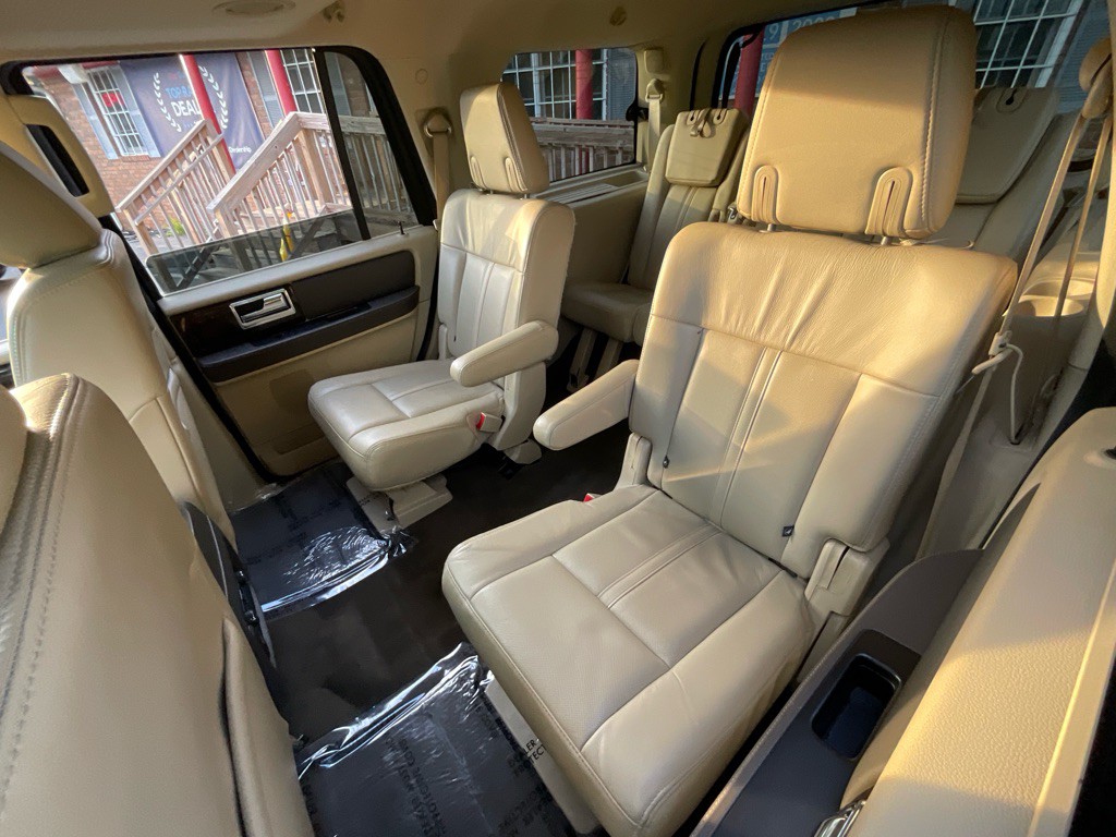 2015 Lincoln Navigator Image 32