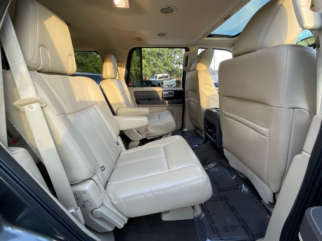 2015 Lincoln Navigator Image 33