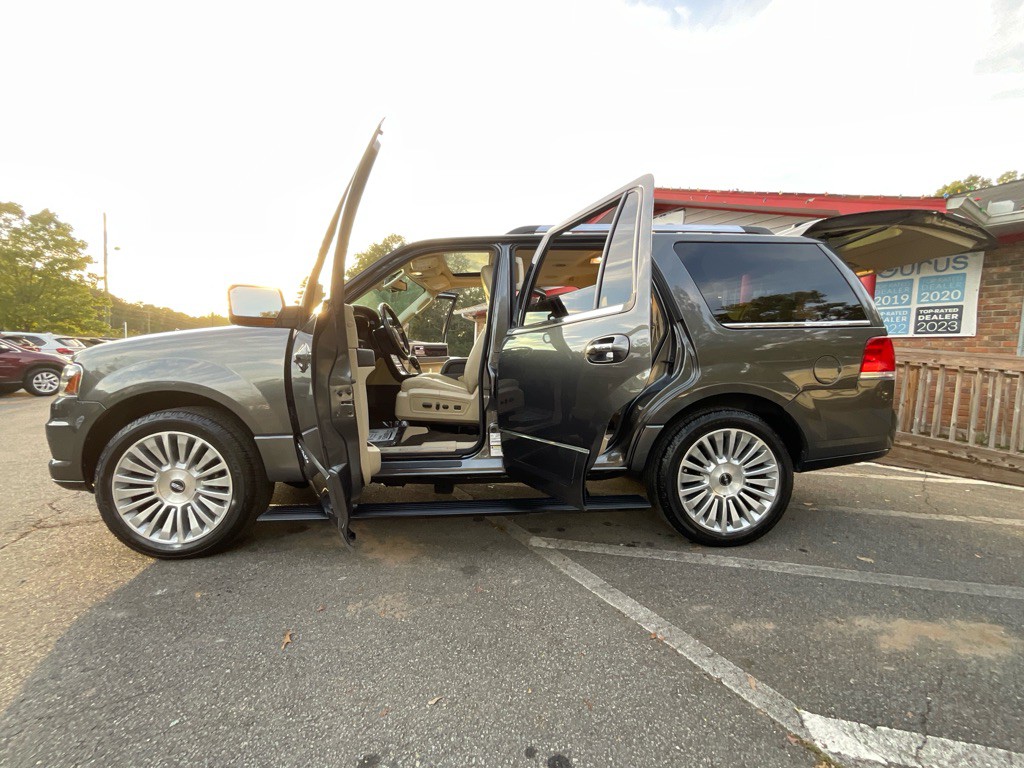 2015 Lincoln Navigator Image 39