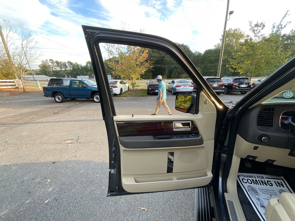 2015 Lincoln Navigator Image 44