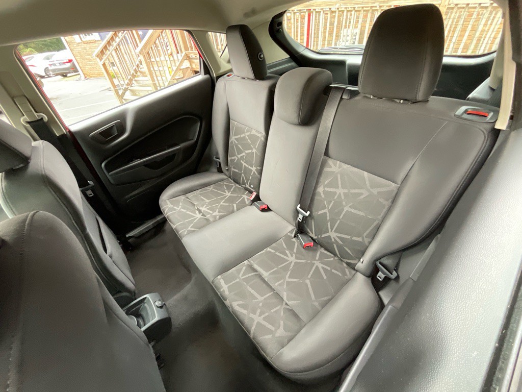 2013 Ford Fiesta Image 24
