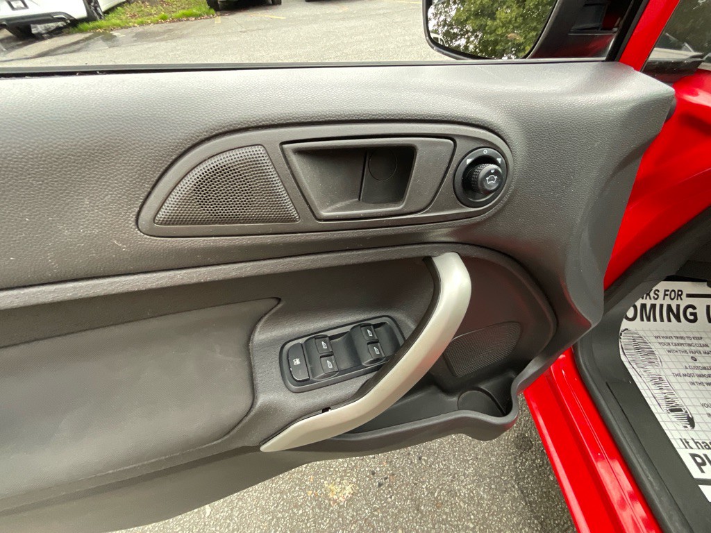 2013 Ford Fiesta Image 33