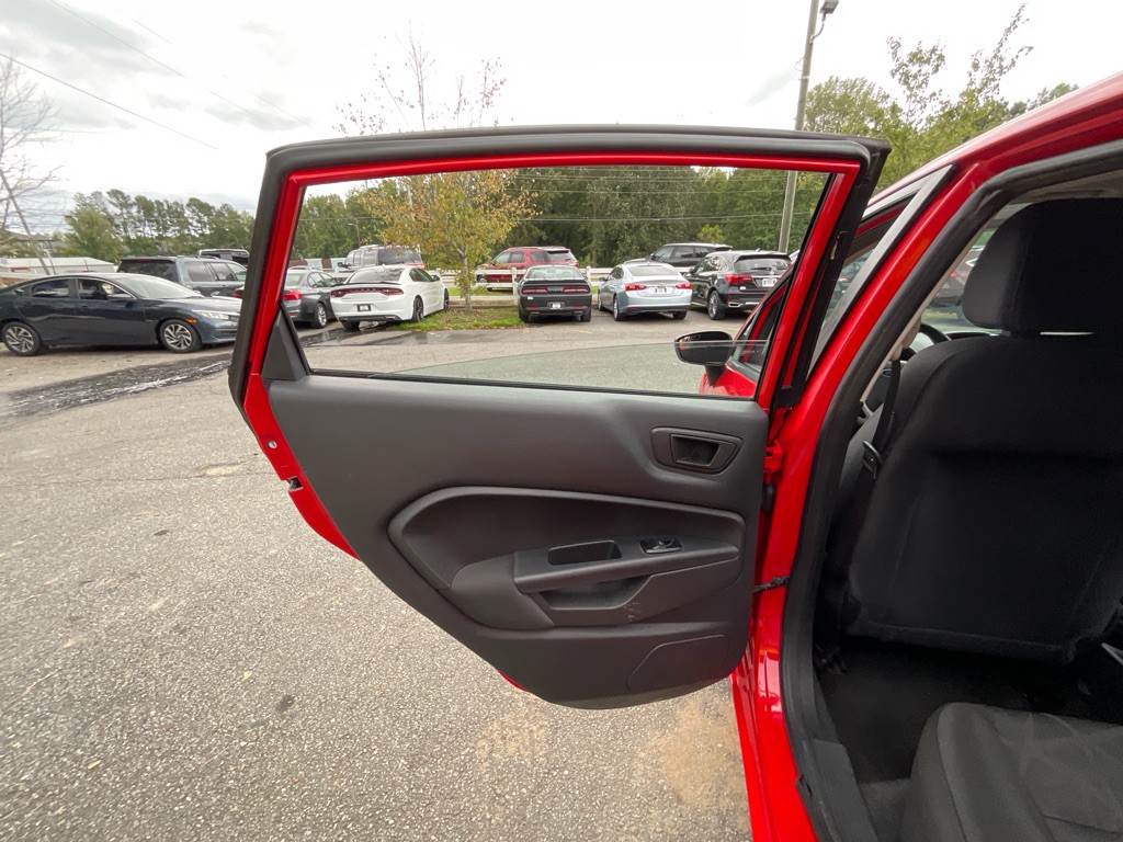 2013 Ford Fiesta Image 35