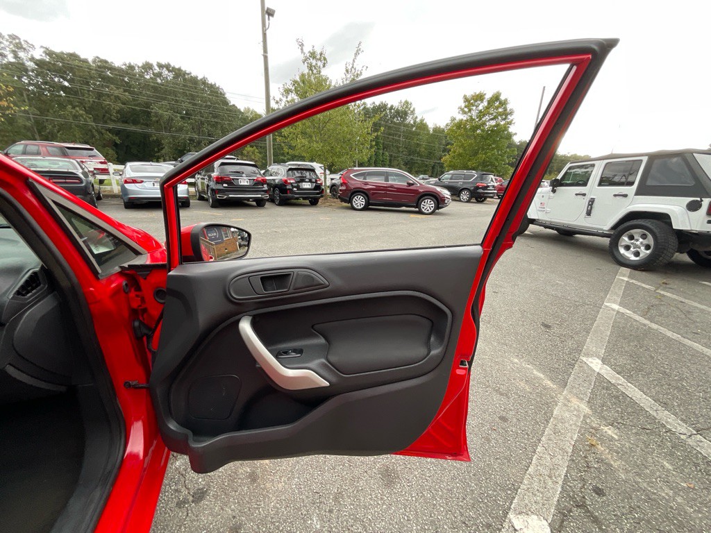2013 Ford Fiesta Image 36
