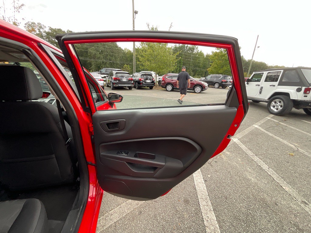 2013 Ford Fiesta Image 37