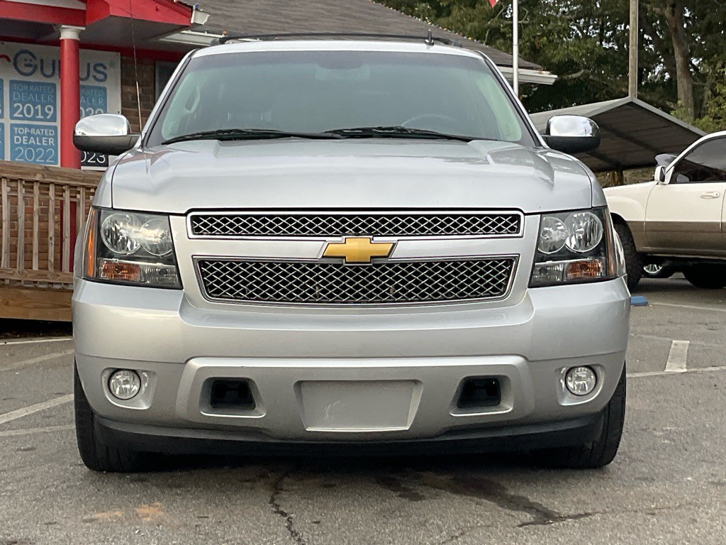 2013 Chevrolet Avalanche Image 2