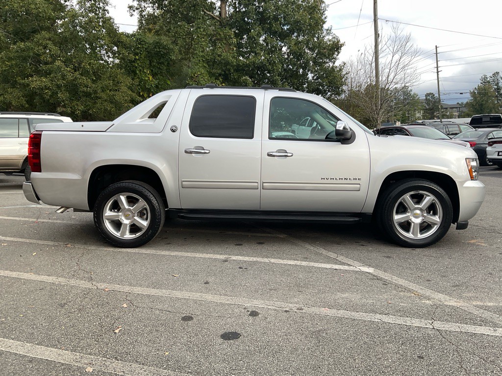 2013 Chevrolet Avalanche Image 4