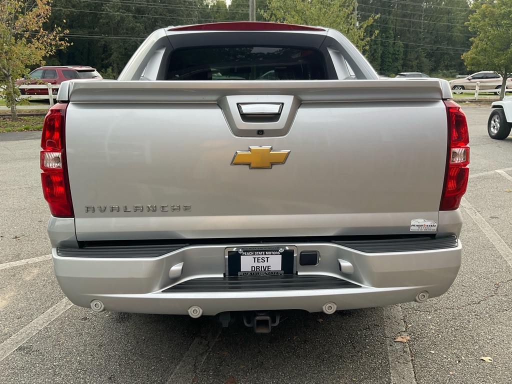 2013 Chevrolet Avalanche Image 6