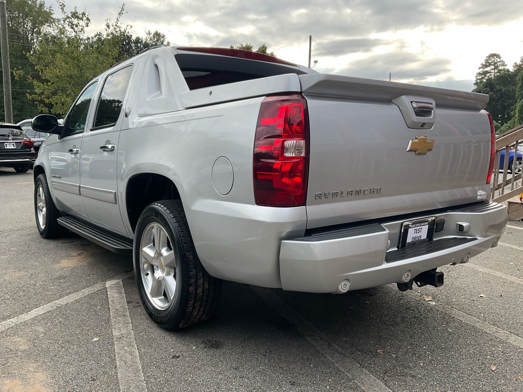 2013 Chevrolet Avalanche Image 7