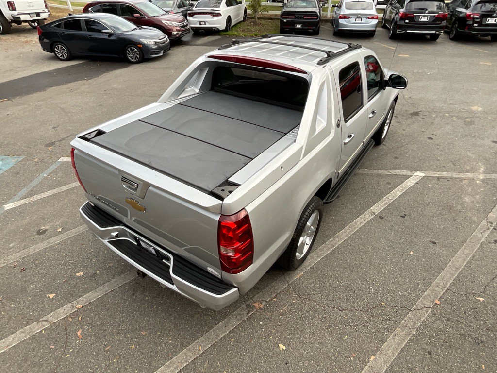 2013 Chevrolet Avalanche Image 12
