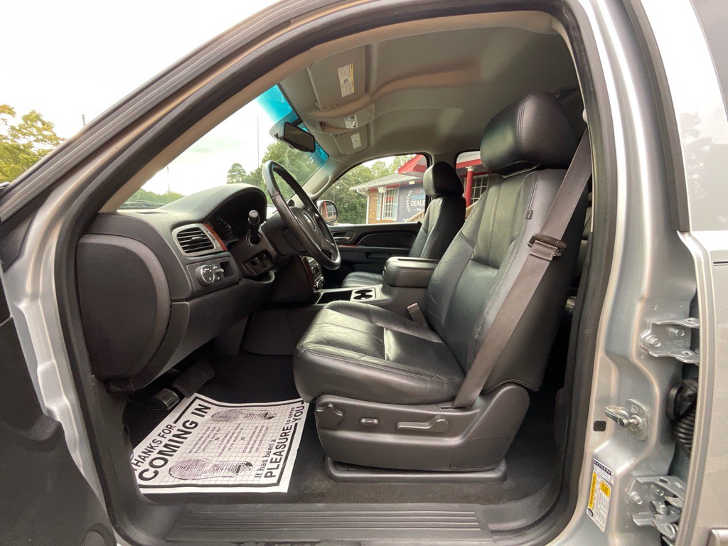 2013 Chevrolet Avalanche Image 15