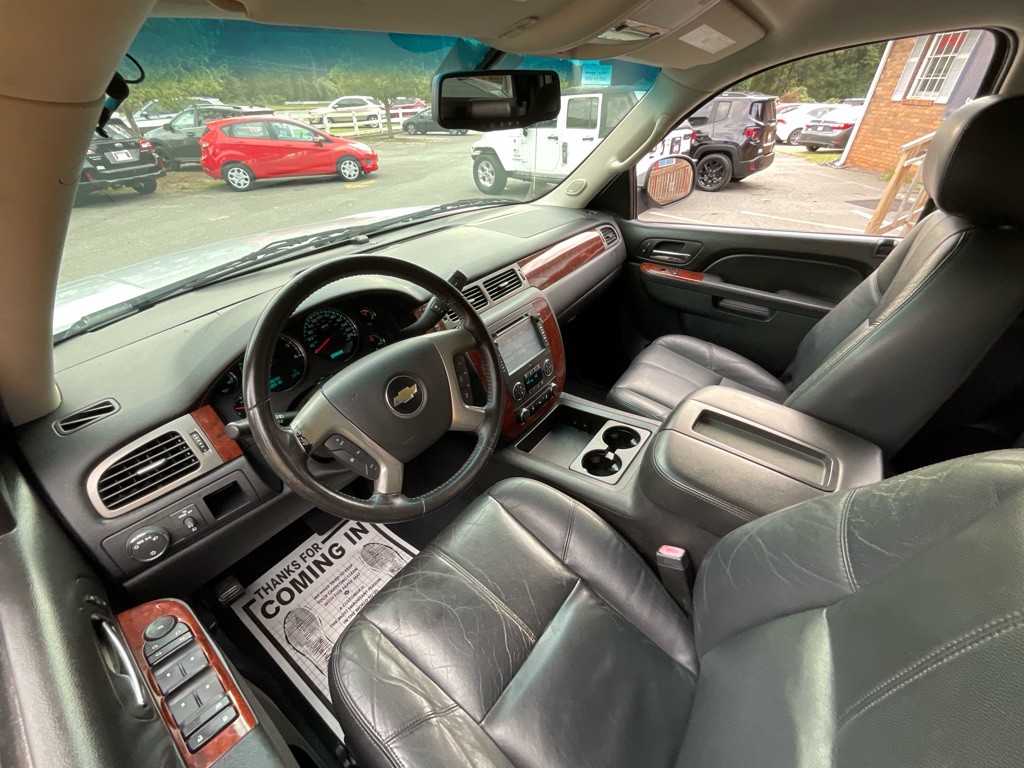 2013 Chevrolet Avalanche Image 16