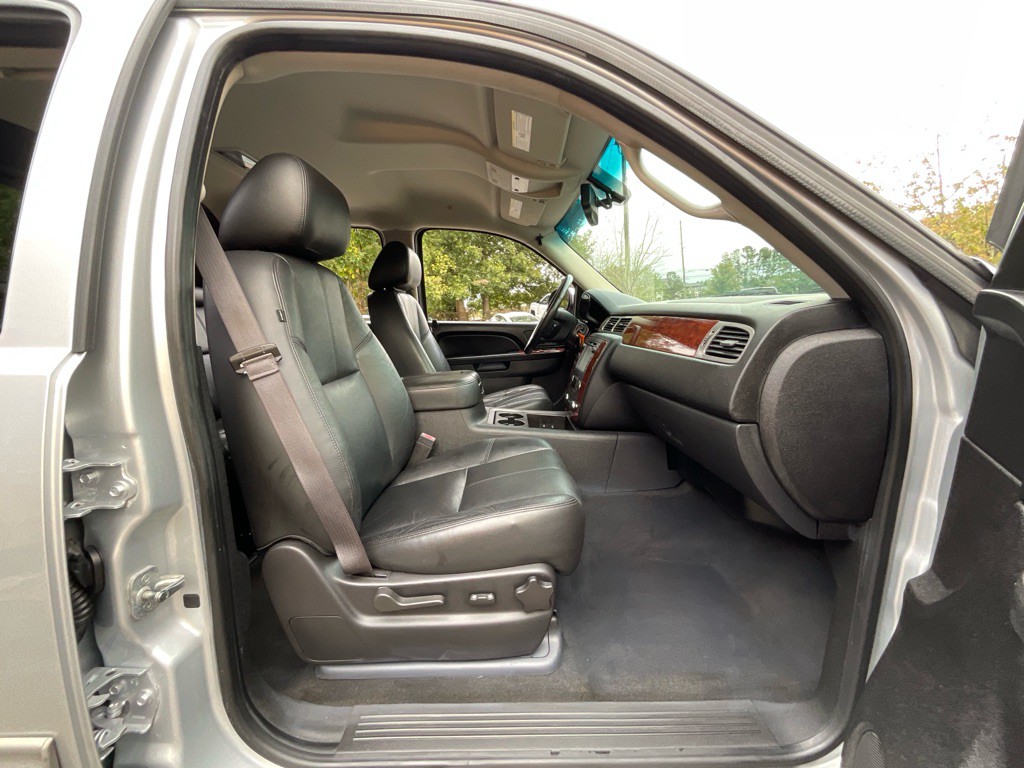 2013 Chevrolet Avalanche Image 18